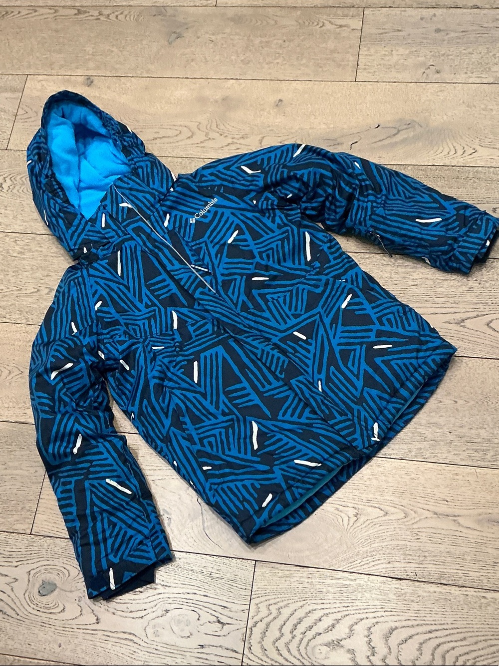 Kids Boys Columbia’s blk/blue winter jacket. Medium (10-12). Fleece lined. Warm!